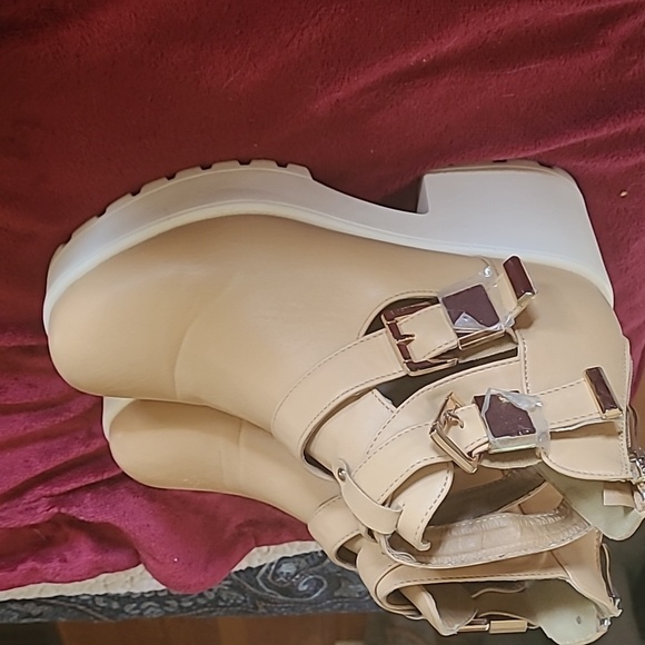 Chunky Heel Buckle Ankle Boot - Picture 16 of 16